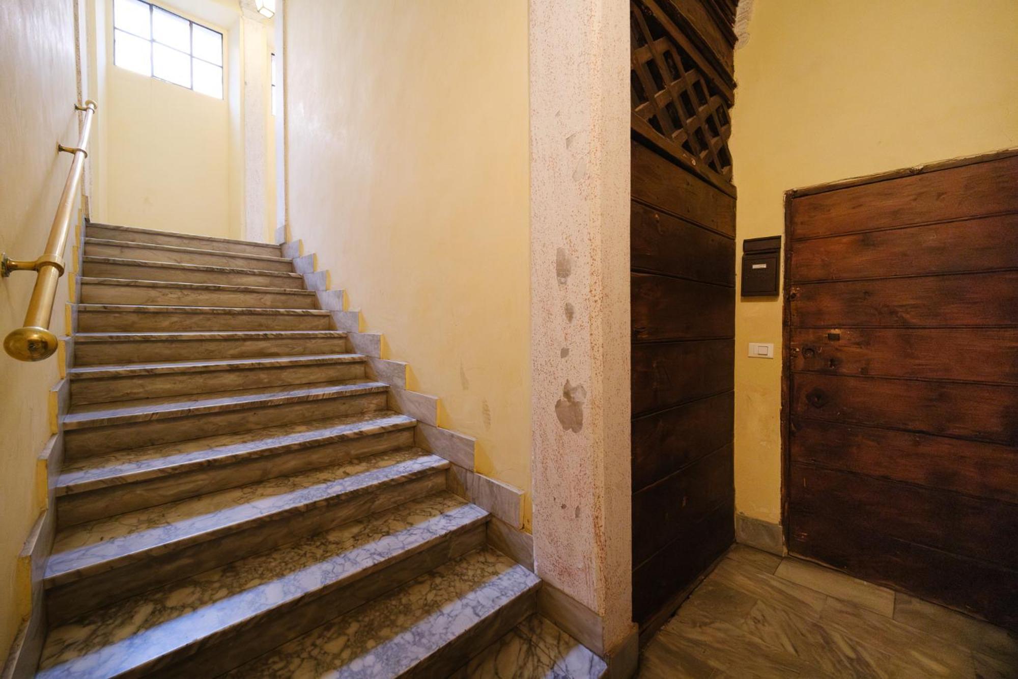 Golden House Buddyrent Apartment *