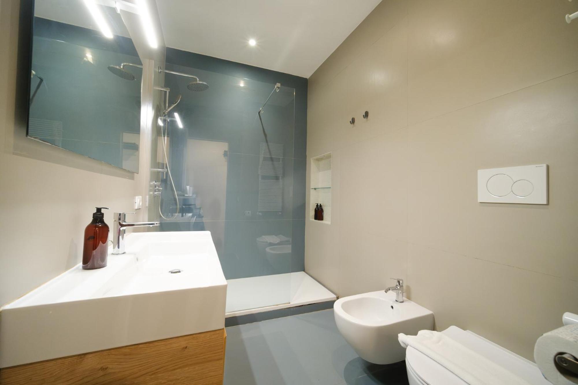 Golden House Buddyrent Apartment *